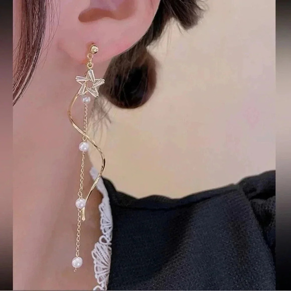 Gold Spiral Star & Pearl Earrings - Picture 1 of 3